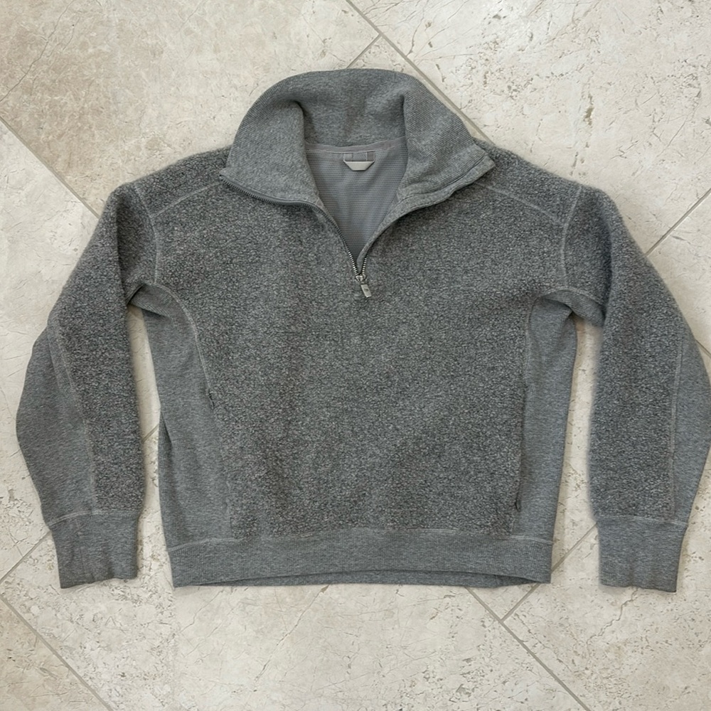 lululemon sherpa quarter zip sweatshirt. boxy fit. gray. size 4. EUC